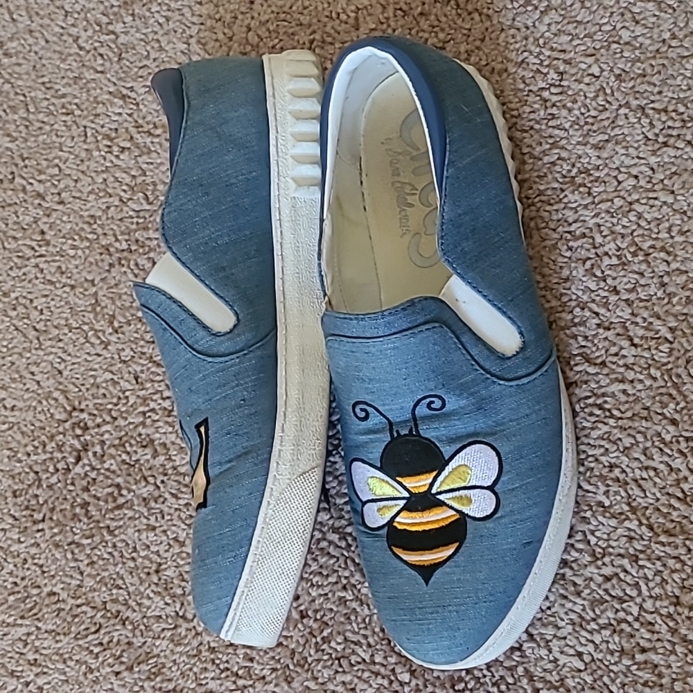 Sam Edleman Circus Queen Bee Slip Ons - Picture 2 of 8